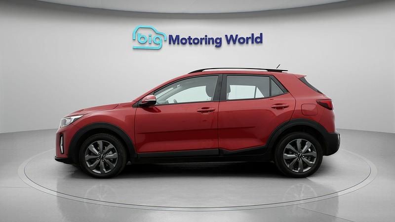 Gebraucht Kia Stonic 99 PS (72 kW) 2023 Rot SUV