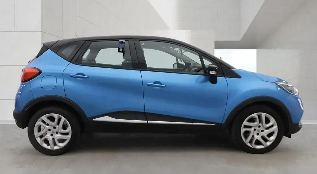 Used Renault Captur Dynamique 90 HP (66 kW) 2016 Blue/black SUV