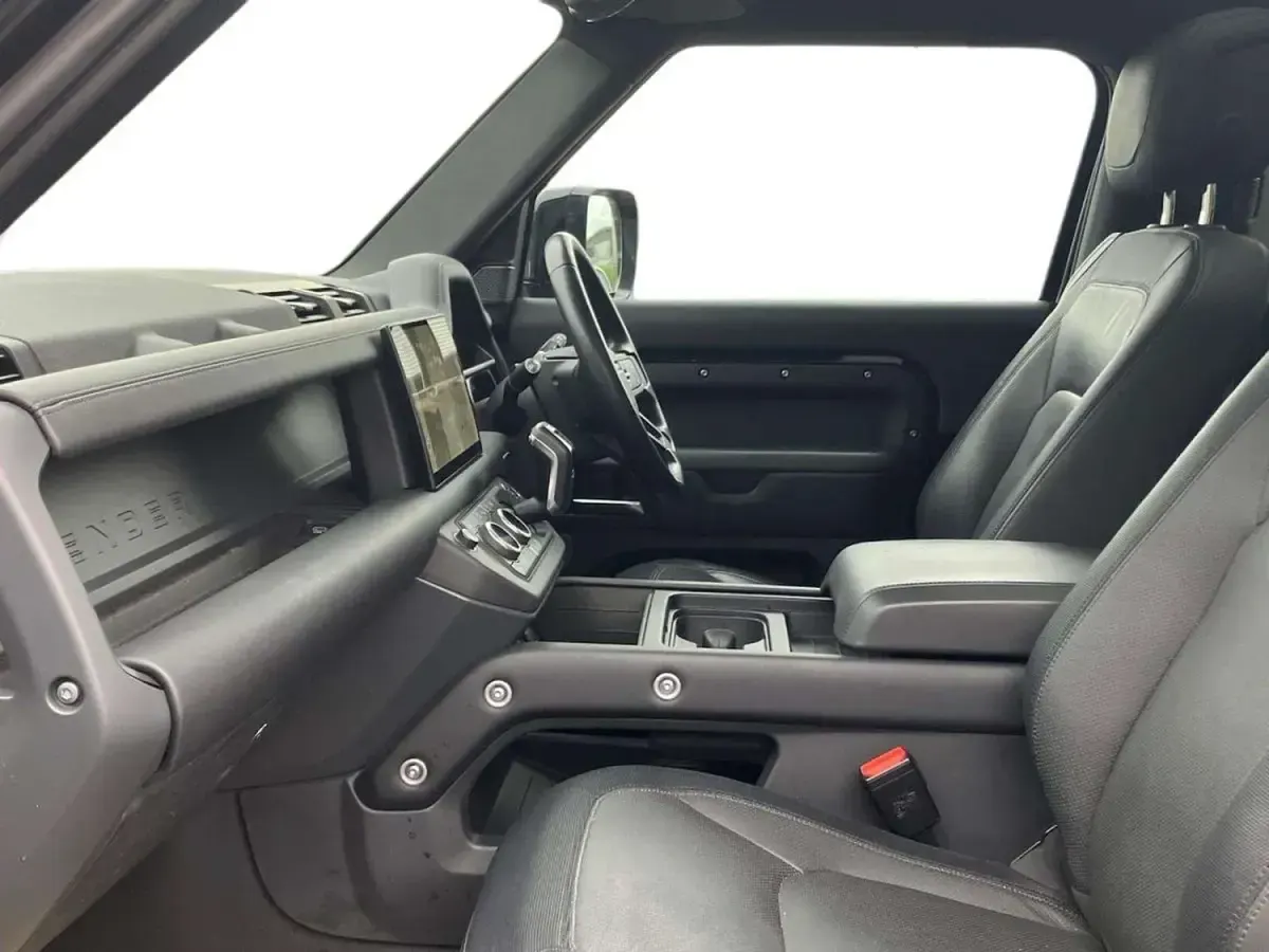 Używany Land Rover Defender HSE Dynamic 2023 Czarny SUV