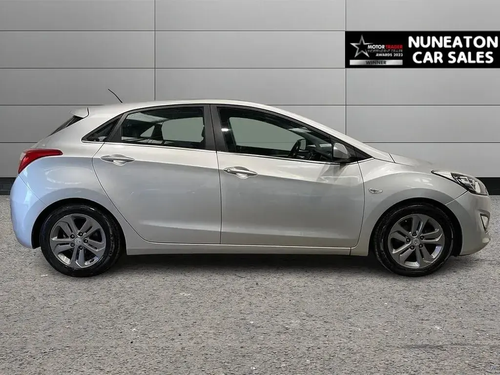 Used Hyundai i30 SE 100 HP (73 kW) 2015 Silver Hatchback