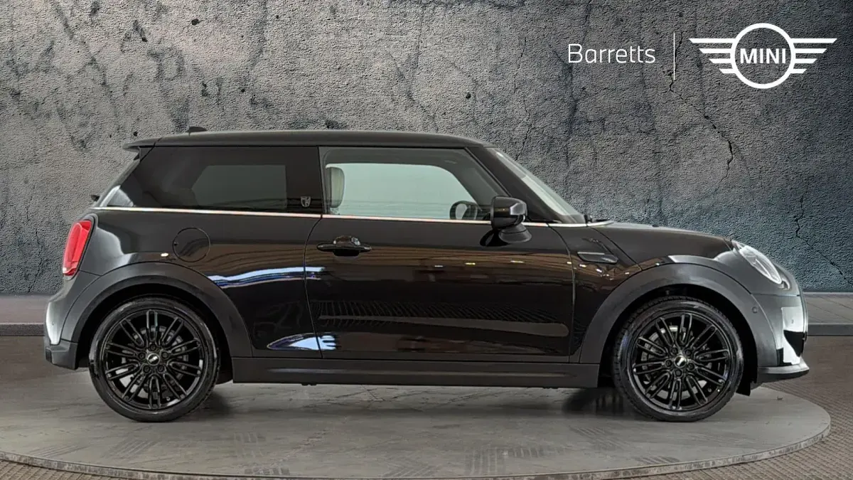 Usado Mini Cooper Exclusive 134 HP (98 kW) 2023 Preto Citadino
