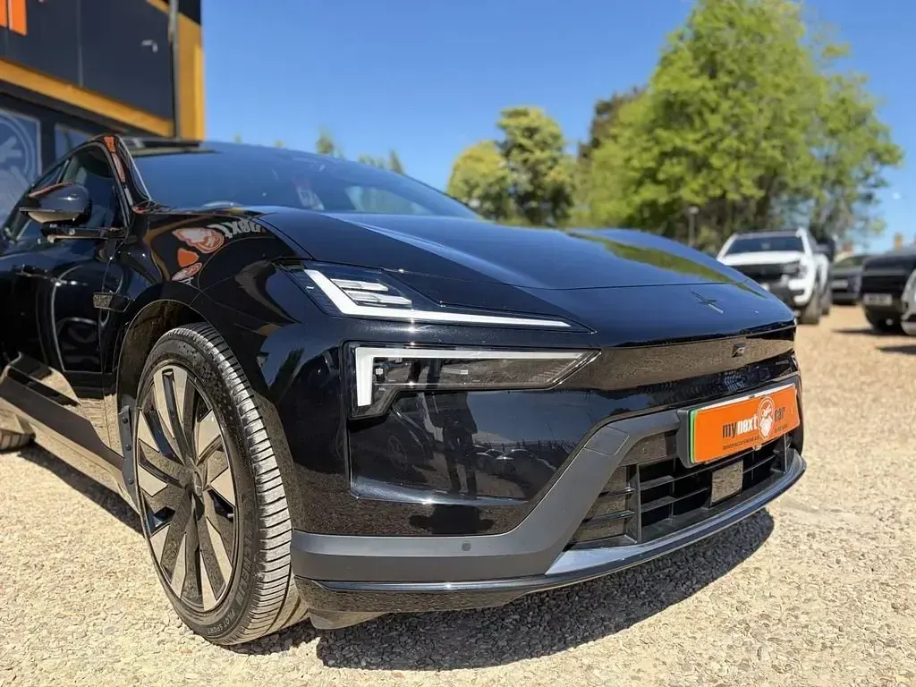 Begagnad Polestar 4 Plus 400 kW (544 HK) 2025 Svart SUV