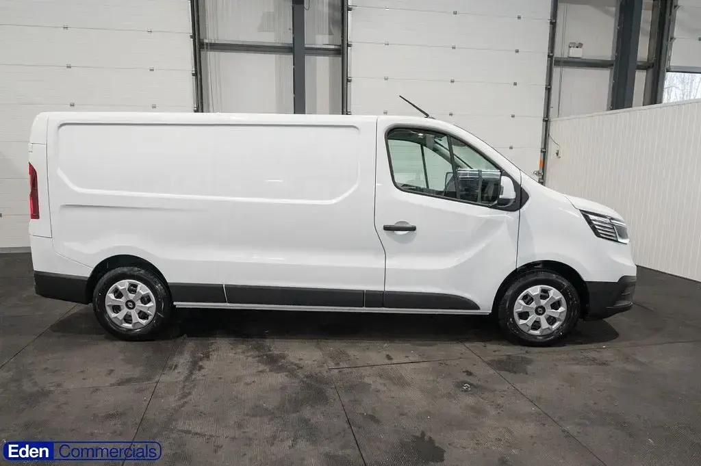 New Renault Trafic 2025 White MPV