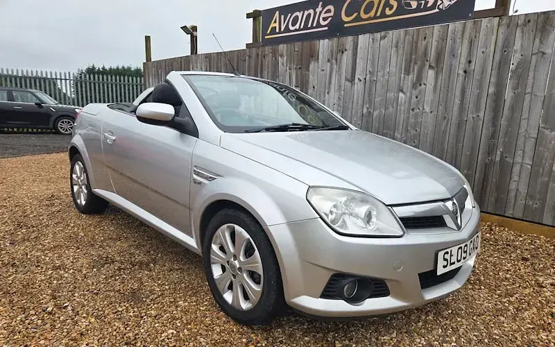 Used Vauxhall Tigra Sport 90 HP (66 kW) 2009 Cabriolet