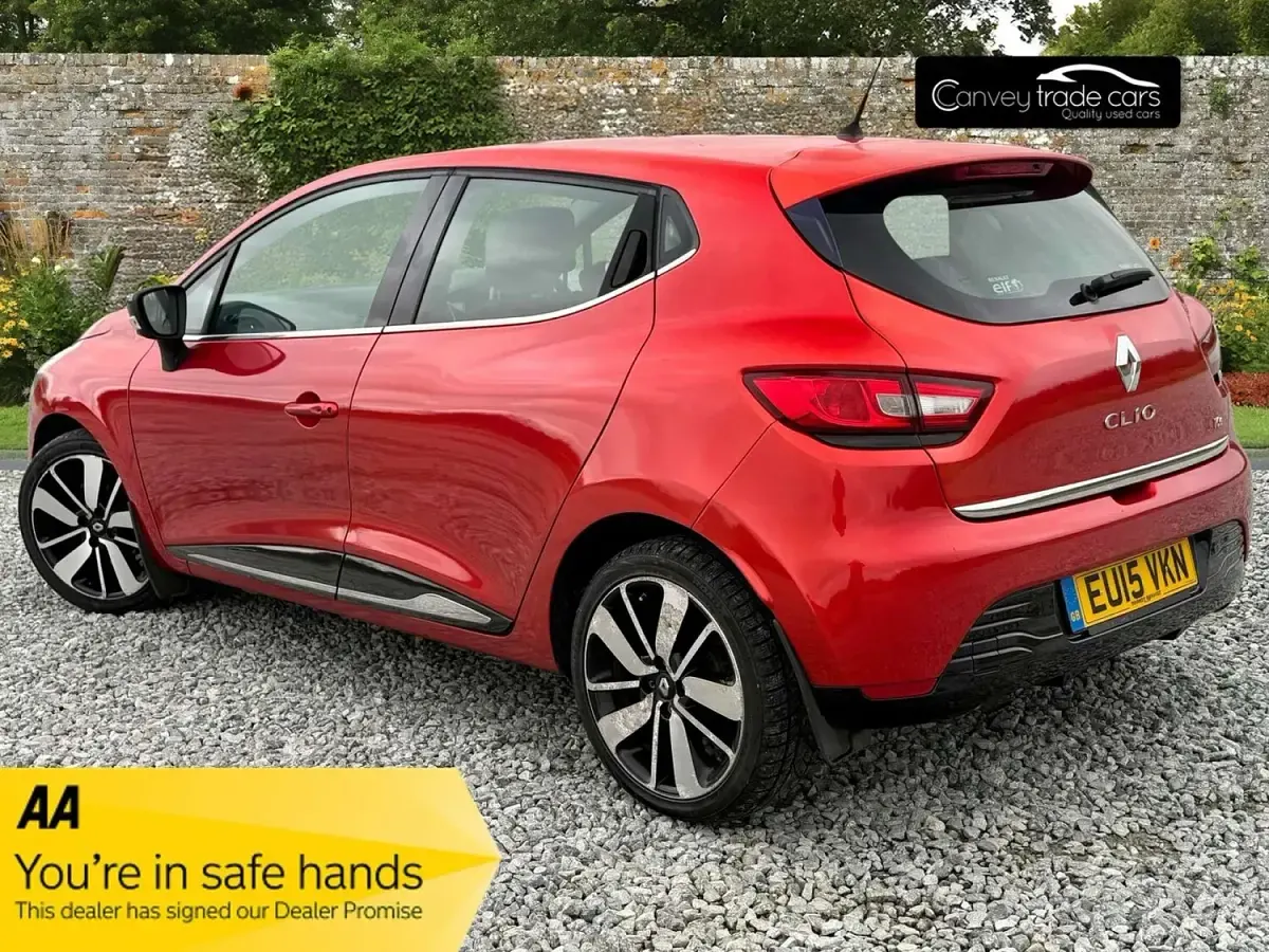 Used Renault Clio IV Dynamique 90 HP (66 kW) 2015 Red Hatchback