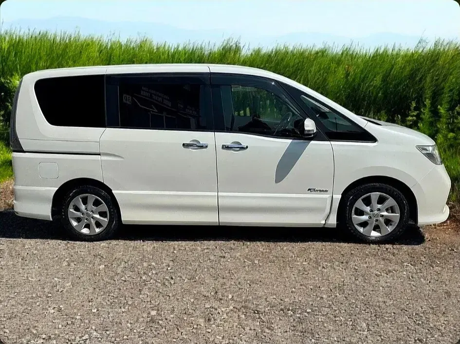 Used Nissan Serena 2023 White MPV