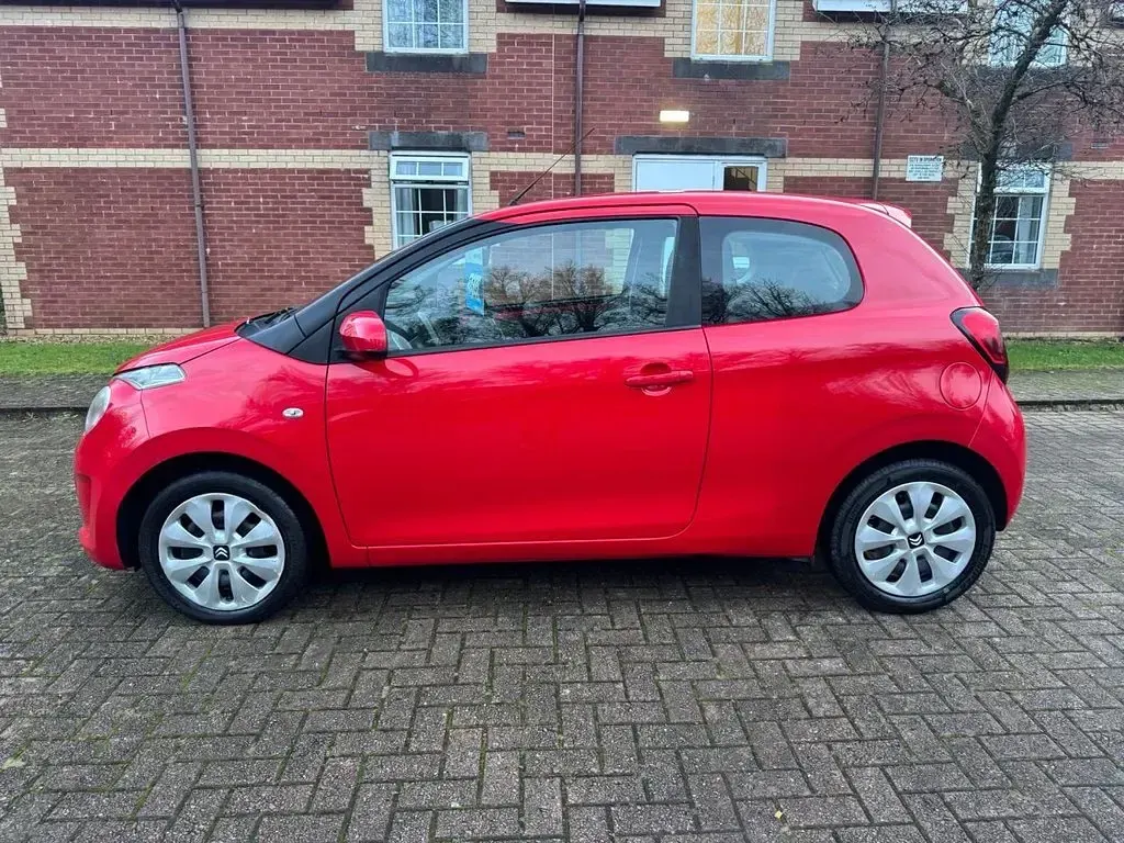 Used Citroën C1 Feel 68 HP (50 kW) 2015 Red Hatchback