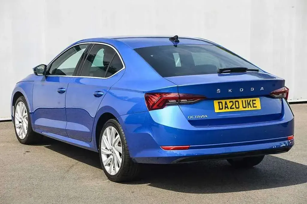 Used Skoda Octavia SE L First Edition 150 HP (110 kW) 2020 Race blue metallic Hatchback