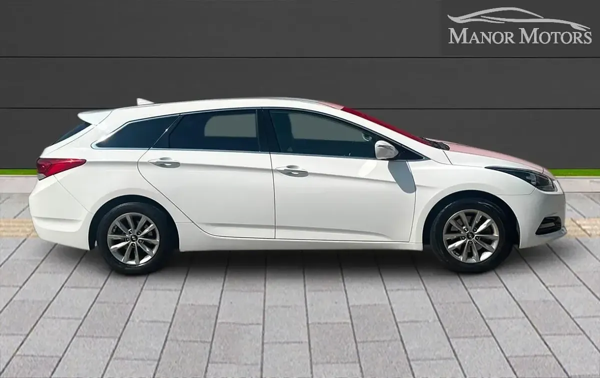 Used Hyundai i40 SE 115 HP (84 kW) 2015 White Estate