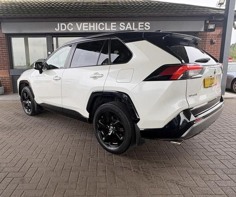 Used Toyota RAV4 218 HP (160 kW) 2019 White SUV