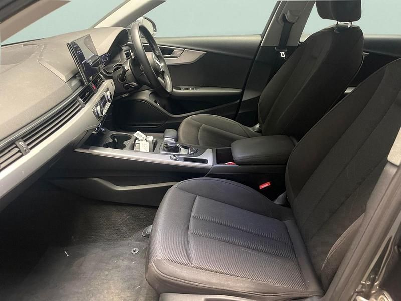 Used Audi A4 Advanced 190 HP (139 kW) 2020 Grey Sedan