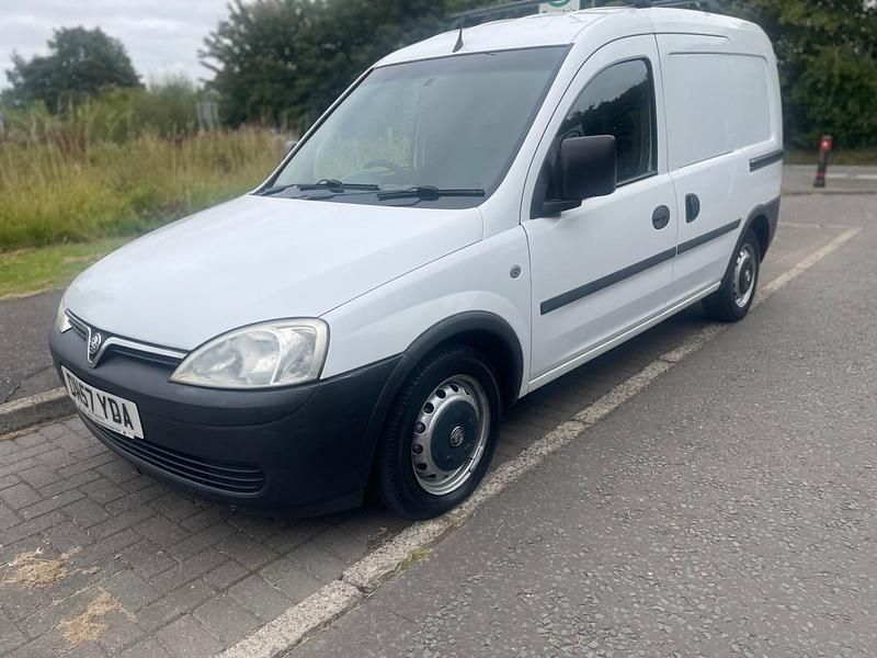 White Used 2007 Vauxhall Combo MPV | £2,200 (Fair price) - Image 1/3