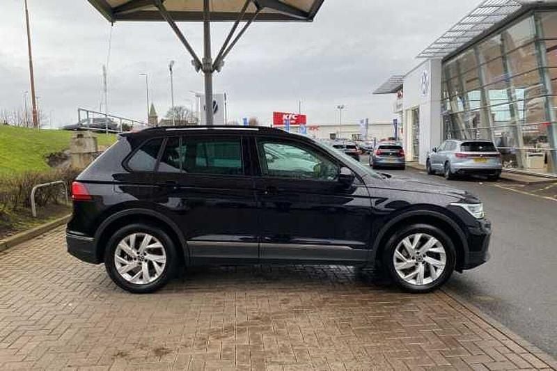 Used VW Tiguan Life 150 HP (110 kW) 2022 Black SUV