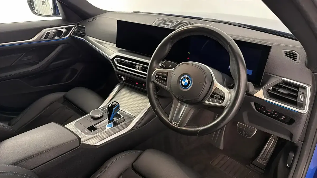 Begagnad BMW i4 M Sport 250 kW (340 HK) 2022 Blå Sedan