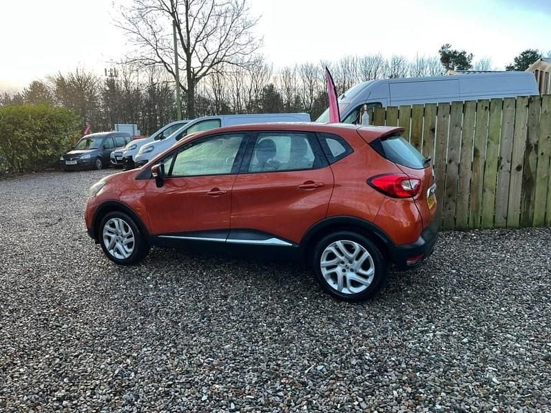 Used Renault Captur Dynamique 90 HP (66 kW) 2014 Orange SUV