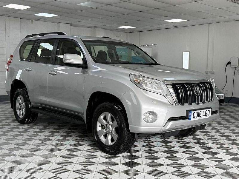 Used Toyota Land Cruiser Active 177 HP (130 kW) 2016 Silver SUV
