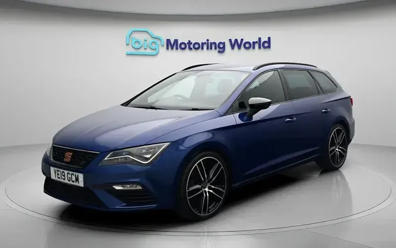 Used Seat Leon ST 4Drive 300 HP (220 kW) 2019 Blue Estate