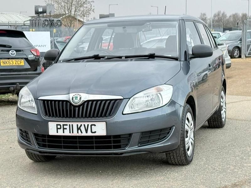 Used Skoda Fabia 69 HP (50 kW) 2011 Grey Estate