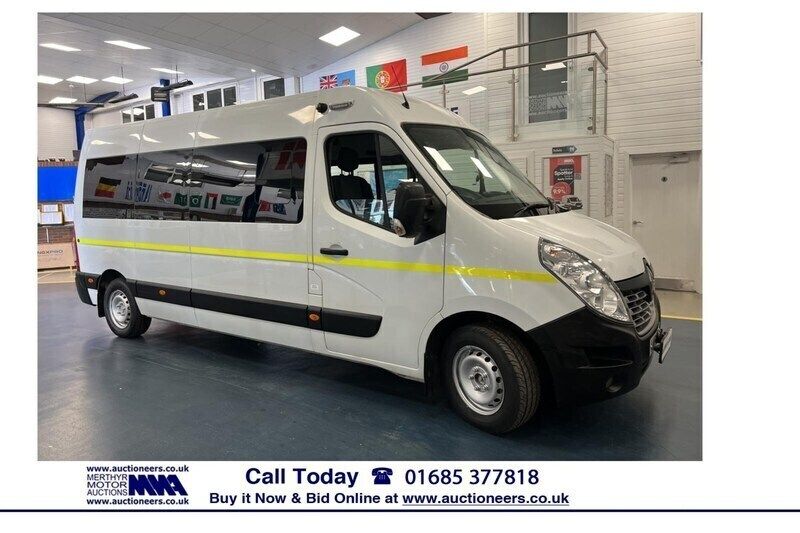White Used 2018 Renault Master Van | £11,170 (Fair price) - Image 1/4
