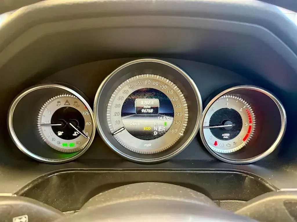Usado Mercedes E220 AMG 170 HP (125 kW) 2013 Prateado Carrinha