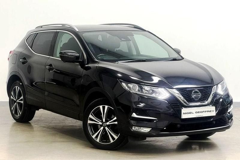 Black Used 2018 Nissan Qashqai N-Connecta SUV | £10,950 (Fair price) - Image 1/4