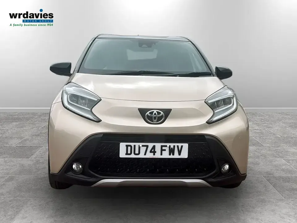 Used Toyota Aygo X 72 HP (52 kW) 2024 Beige SUV