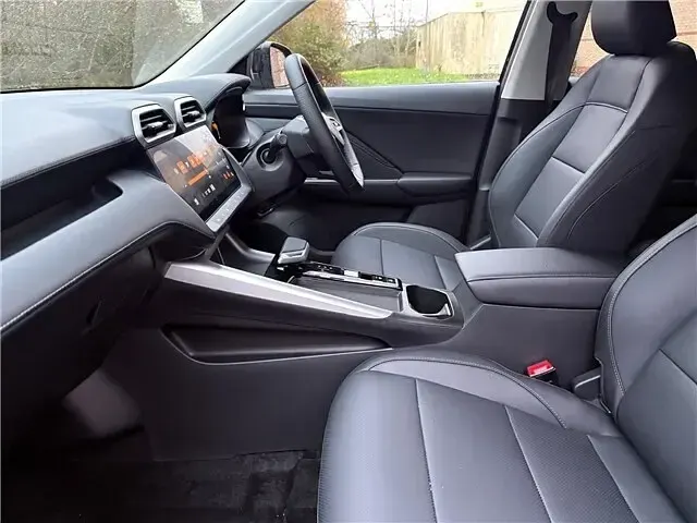 New MG ZS Trophy 196 HP (144 kW) 2026 Metallic  black pearl SUV