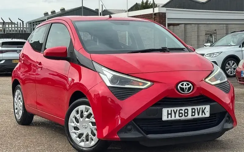 Used Toyota Aygo X-play 72 HP (52 kW) 2018 Hatchback