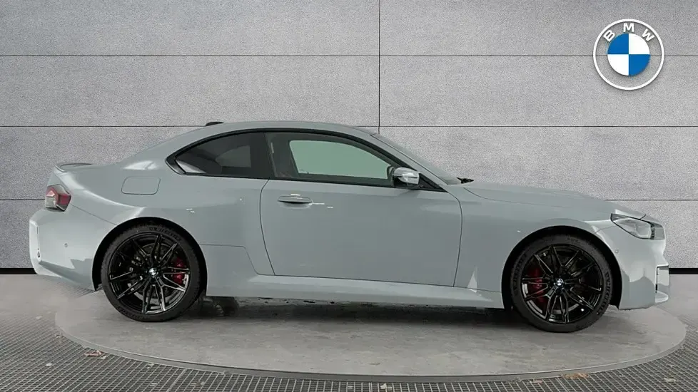 Begagnad BMW M2 Shadowline 454 HK (333 kW) 2023 Grå Sportkupé