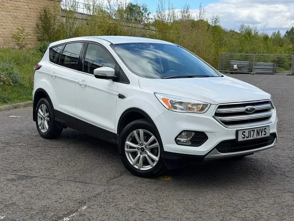 Usado Ford Kuga Zetec 120 CV (88 kW) 2017 Blanco SUV
