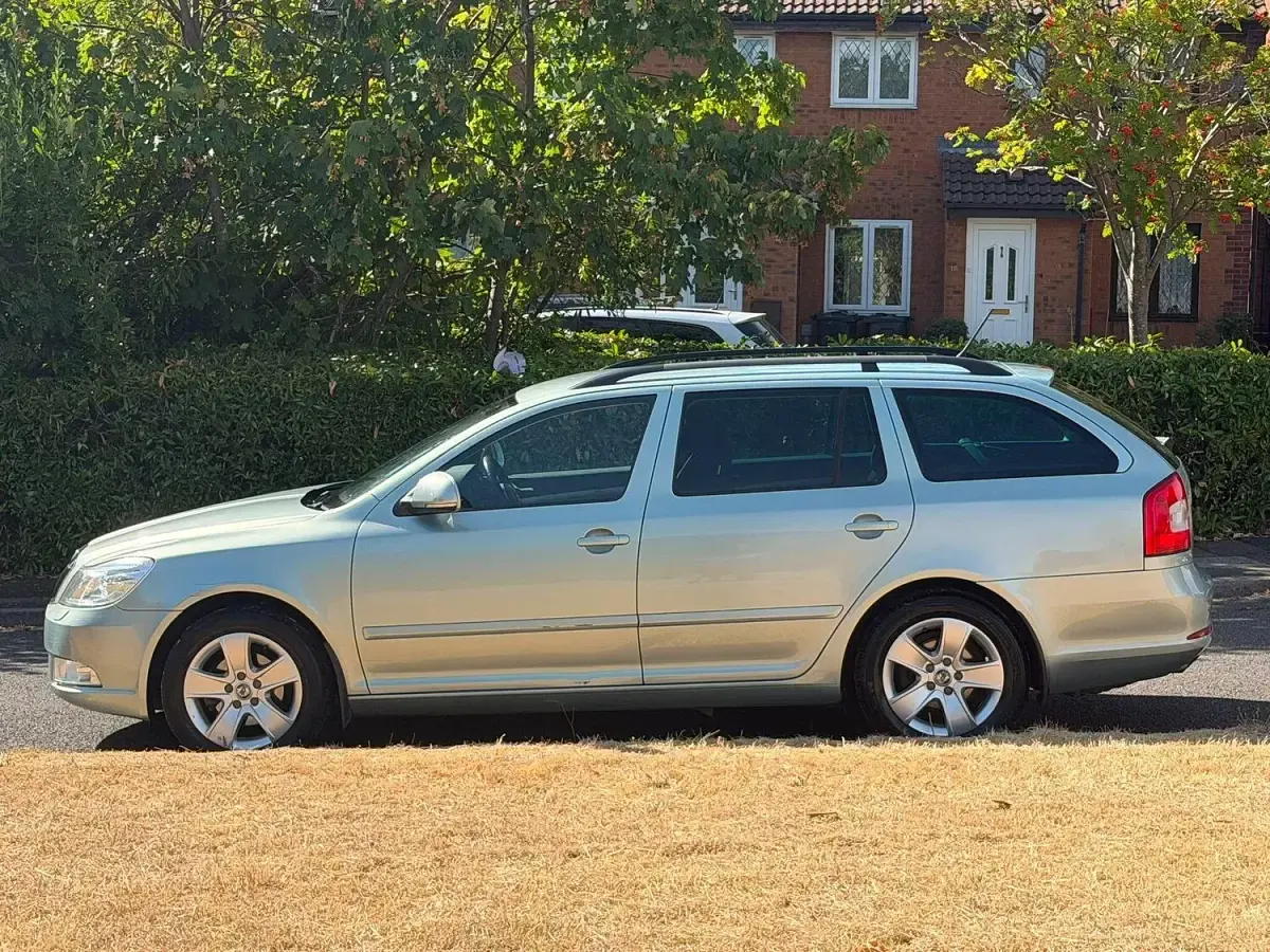 Used Skoda Octavia Elegance 122 HP (89 kW) 2012 Green Estate