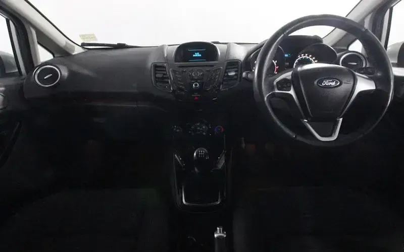 Used Ford Fiesta Zetec 101 HP (74 kW) 2015 Silver Hatchback