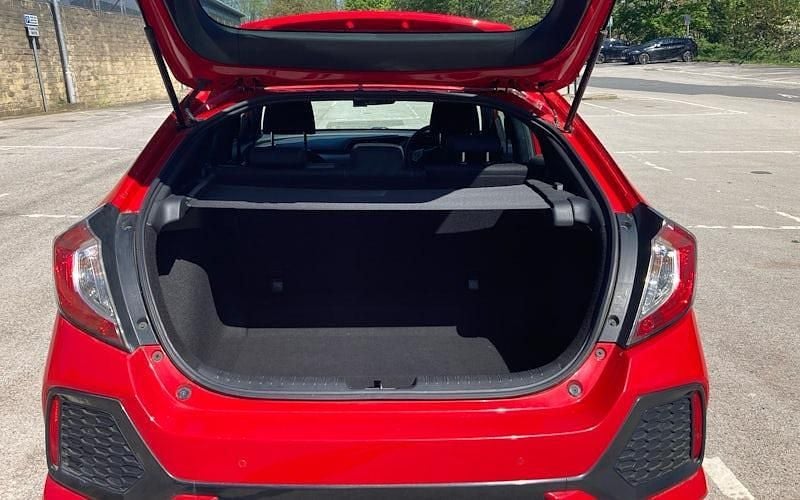 Begagnad Honda Civic SE 129 HK (94 kW) 2017 Röd Halvkombi