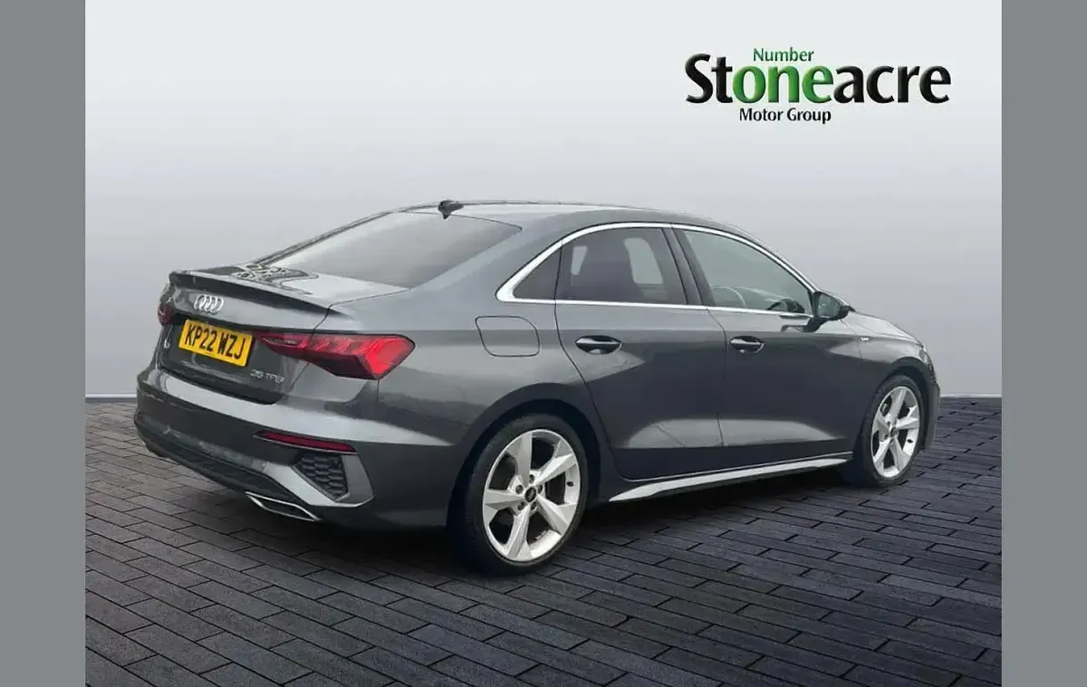 Begagnad Audi A3 S-Line 150 HK (110 kW) 2022 Grå Sedan