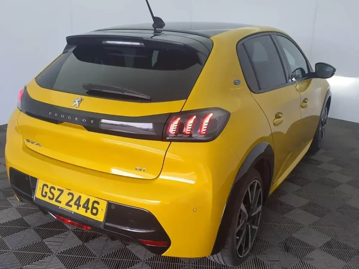Used Peugeot e-208 Premium 100 kW (136 HP) 2022 Yellow Hatchback