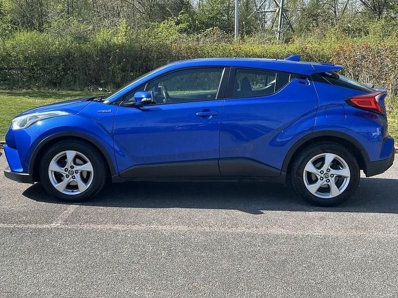 Second-hand Toyota C-HR 122 CP (89 kW) 2017 Albastru SUV