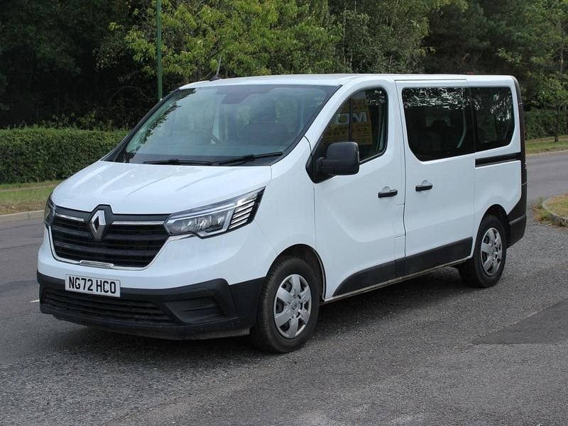 White Used 2023 Renault Trafic Business Van | £19,500 (Fair price) - Image 1/4