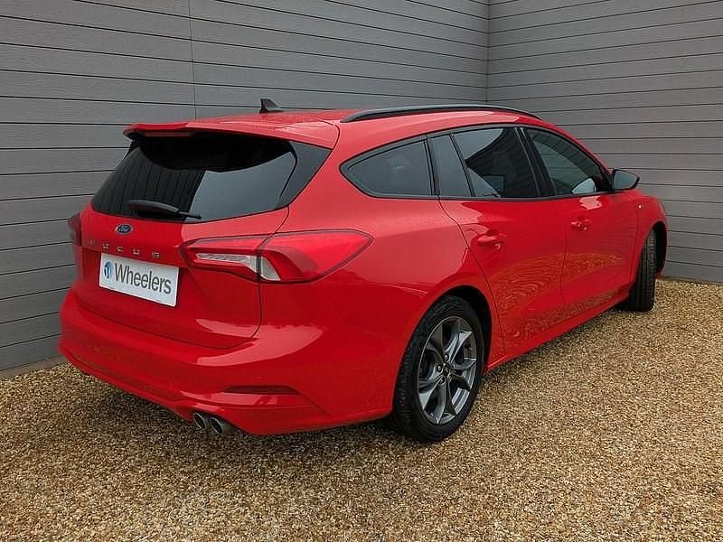 Usado Ford Focus ST-Line 120 HP (88 kW) 2022 Vermelho Carrinha