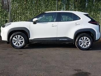 Used Toyota Yaris Hybrid 116 HP (85 kW) 2023 White Estate