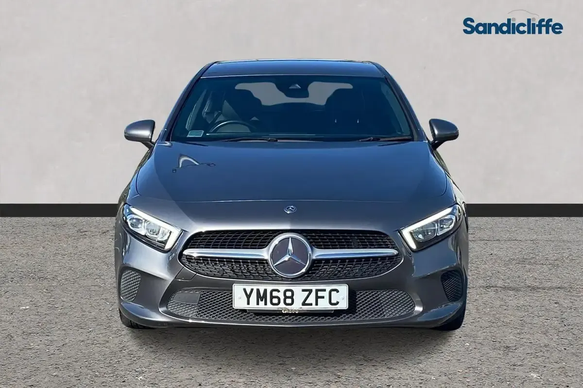 Begagnad Mercedes A180 116 HK (85 kW) 2021 Grå Halvkombi