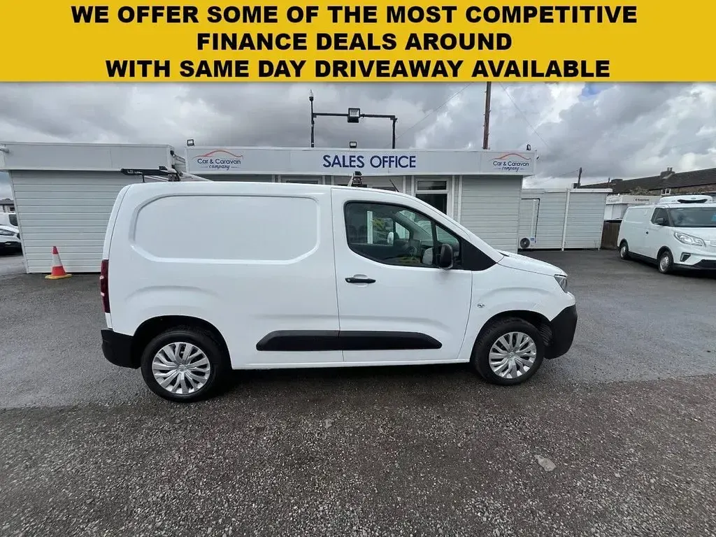Used Peugeot Partner Premium 131 HP (96 kW) 2021 White MPV