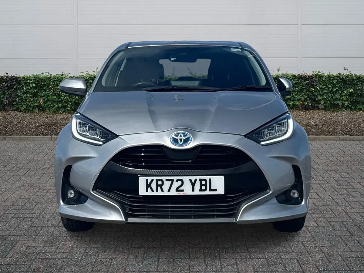 Used Toyota Yaris Design 116 HP (85 kW) 2023 Silver Hatchback