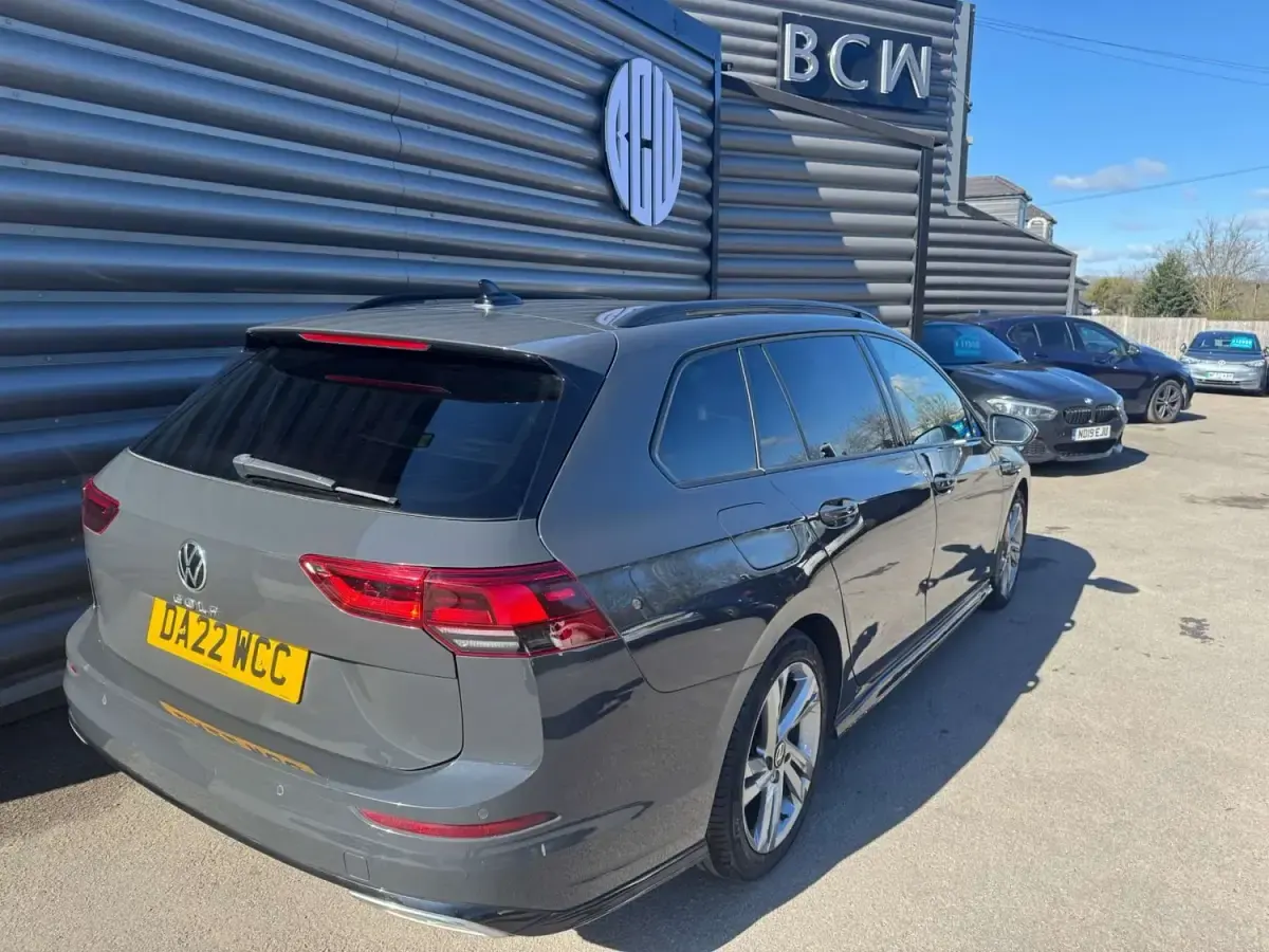 Second-hand VW Golf VIII R-line 150 CP (110 kW) 2022 Gri Break