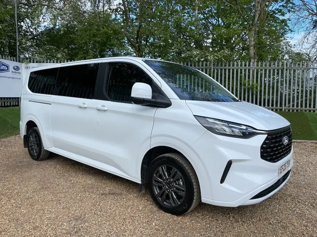 Used Ford Tourneo Titanium 170 HP (125 kW) 2025 White MPV
