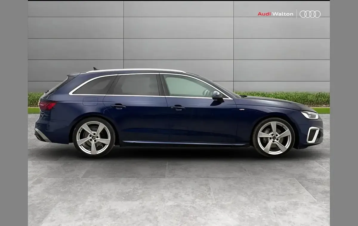 Used Audi A4 S-Line 200 HP (147 kW) 2024 Blue Estate