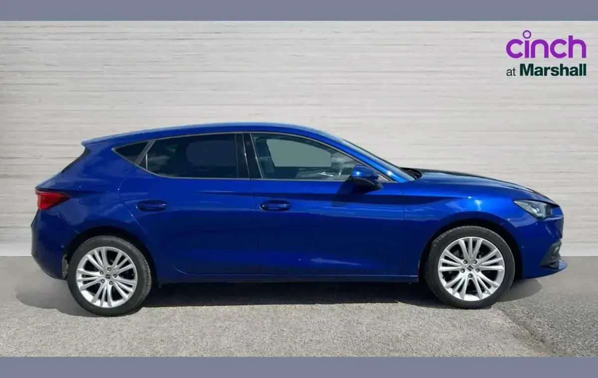 Used Seat Leon SE Dynamic 128 HP (94 kW) 2021 Blue Hatchback