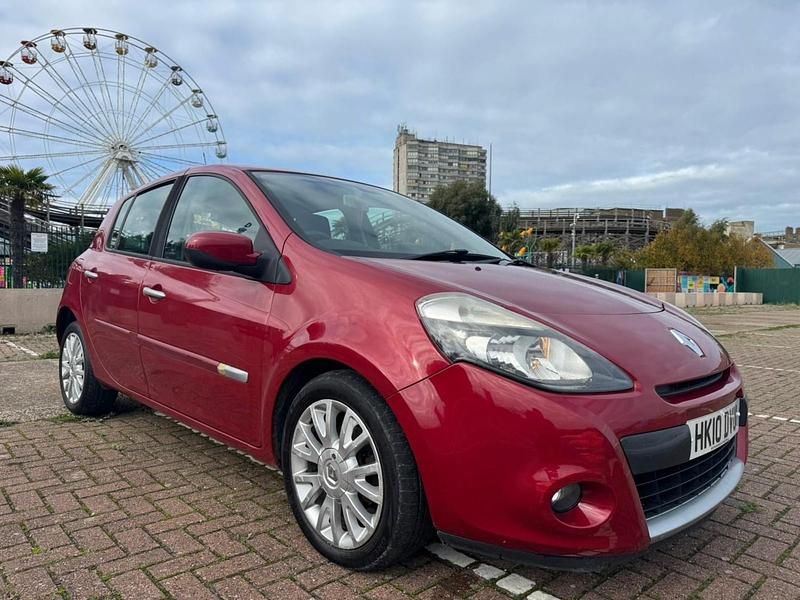 Red Used 2010 Renault Clio II Dynamique Hatchback | £1,495 (Good price) - Image 1/4