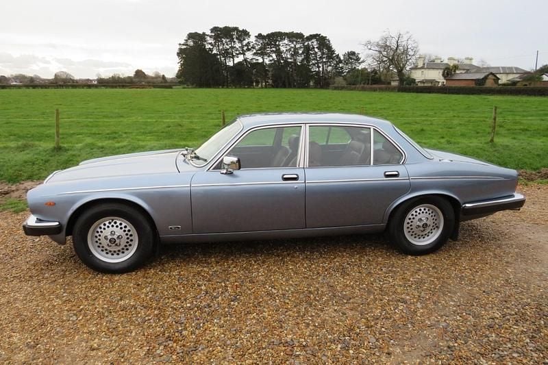 Blue Used 2020 Daimler Double Six Serie 1 Sedan | £12,750 - Image 1/4