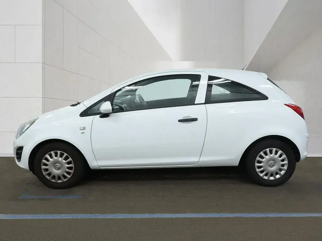 Used Vauxhall Corsa S 65 HP (47 kW) 2014 White Hatchback