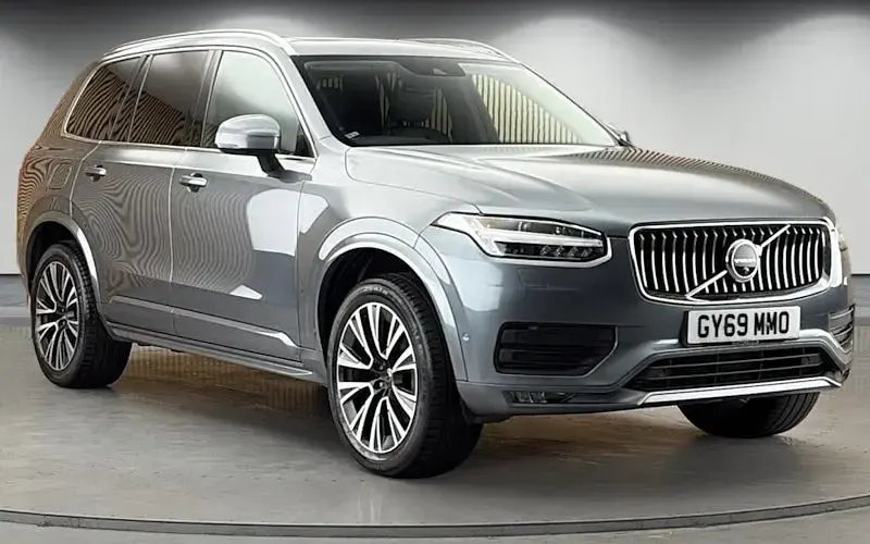 Usado Volvo XC90 Momentum 235 HP (172 kW) 2021 SUV